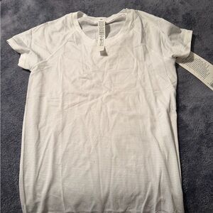 Lululemon Athletica Swiftly Tech Short
Sleeve 2.0 NWT